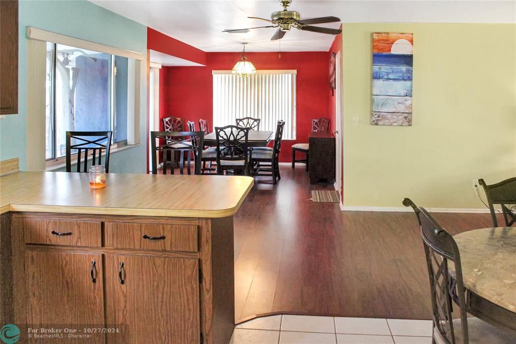 For Sale: $315,000 (2 beds, 2 baths, 1308 Square Feet)