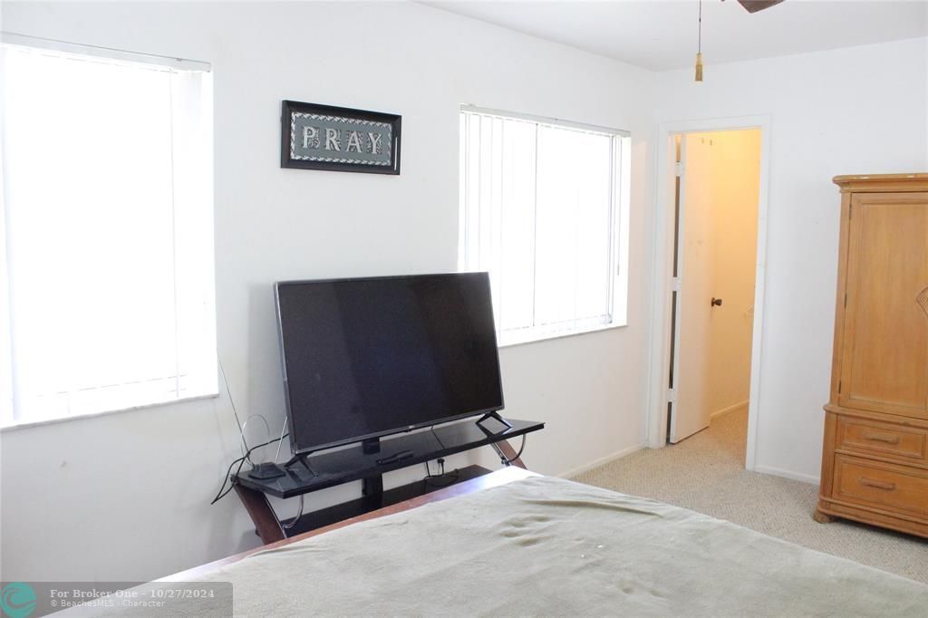 For Sale: $315,000 (2 beds, 2 baths, 1308 Square Feet)