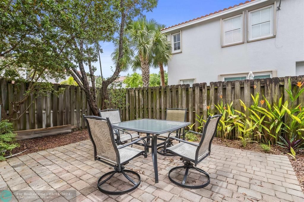 Recently Sold: $559,000 (4 beds, 3 baths, 1912 Square Feet)