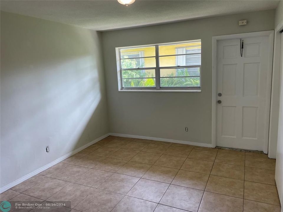 Recently Rented: $1,600 (1 beds, 1 baths, 570 Square Feet)