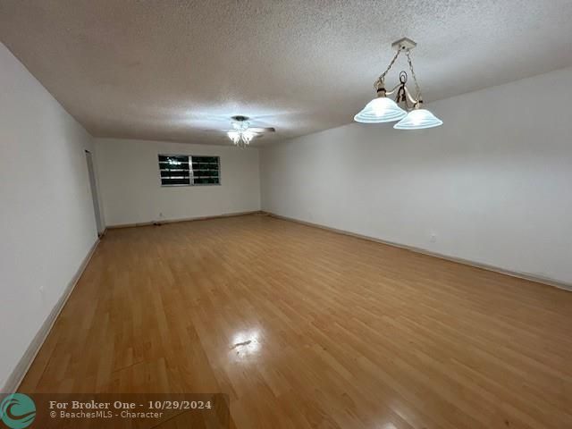 For Rent: $1,950 (2 beds, 2 baths, 1110 Square Feet)