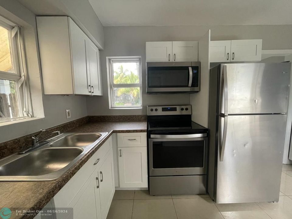 For Sale: $2,400 (2 beds, 1 baths, 855 Square Feet)