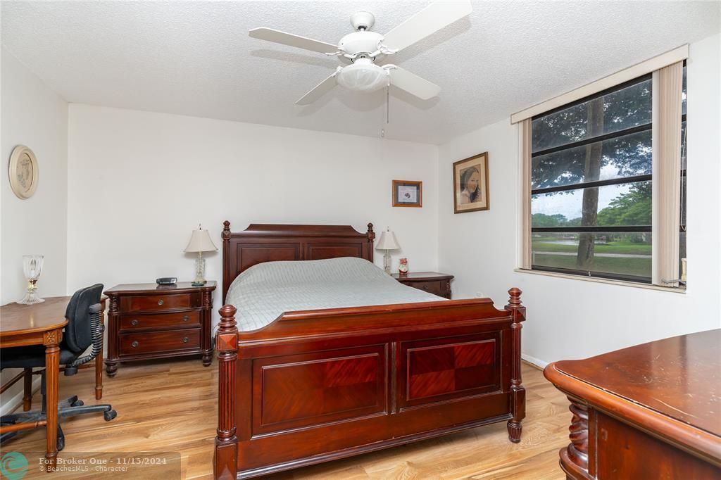 For Sale: $289,900 (2 beds, 2 baths, 1385 Square Feet)