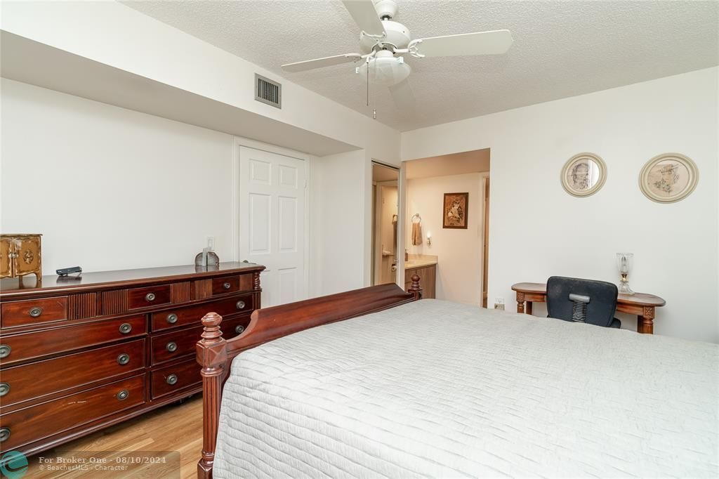 For Sale: $289,900 (2 beds, 2 baths, 1385 Square Feet)