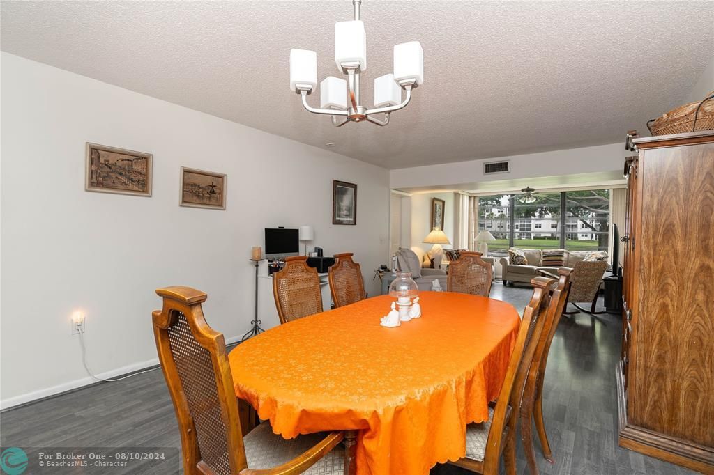 For Sale: $289,900 (2 beds, 2 baths, 1385 Square Feet)