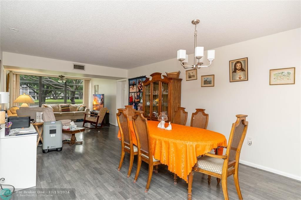 For Sale: $289,900 (2 beds, 2 baths, 1385 Square Feet)