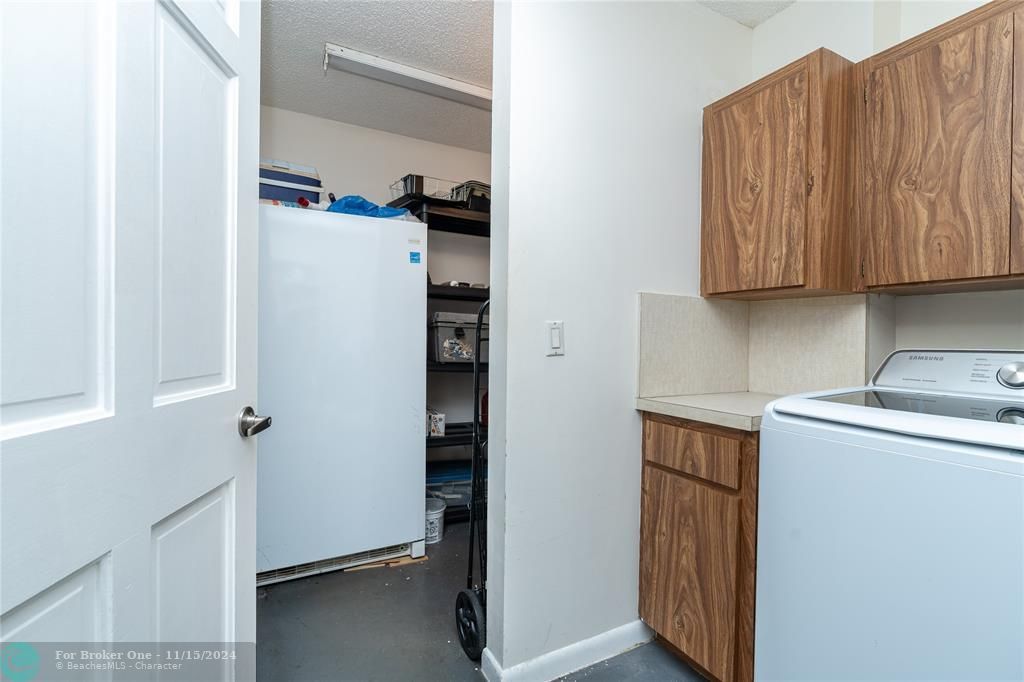 For Sale: $289,900 (2 beds, 2 baths, 1385 Square Feet)