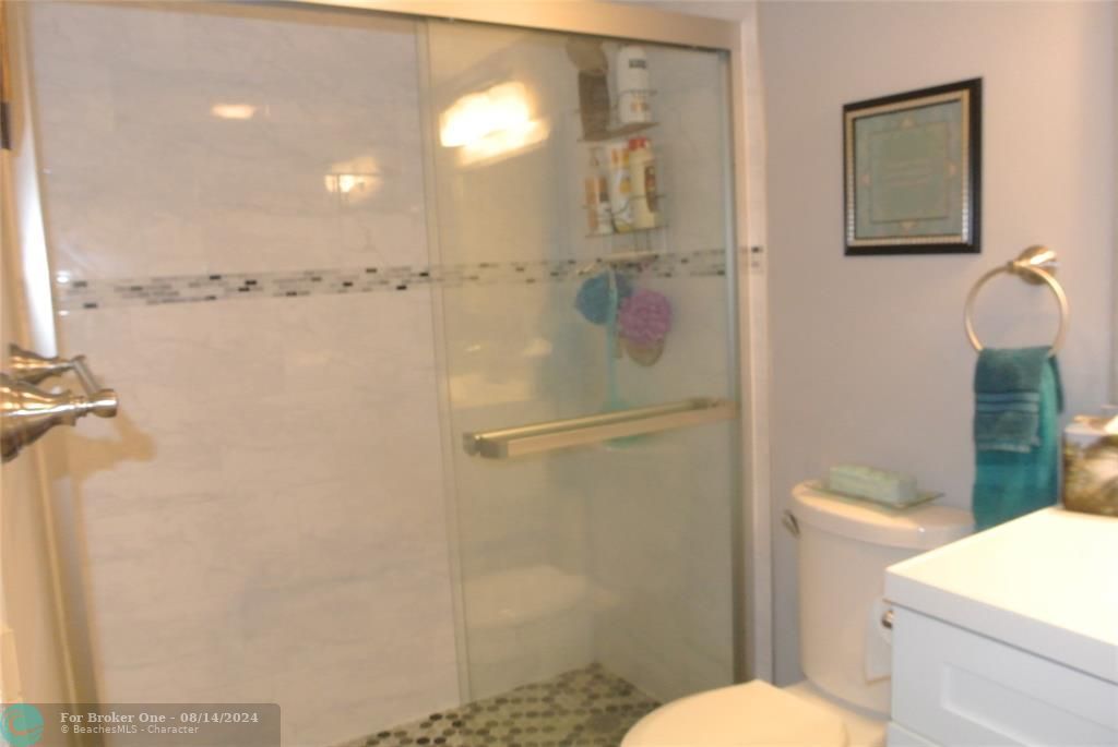 For Sale: $125,000 (2 beds, 2 baths, 1021 Square Feet)