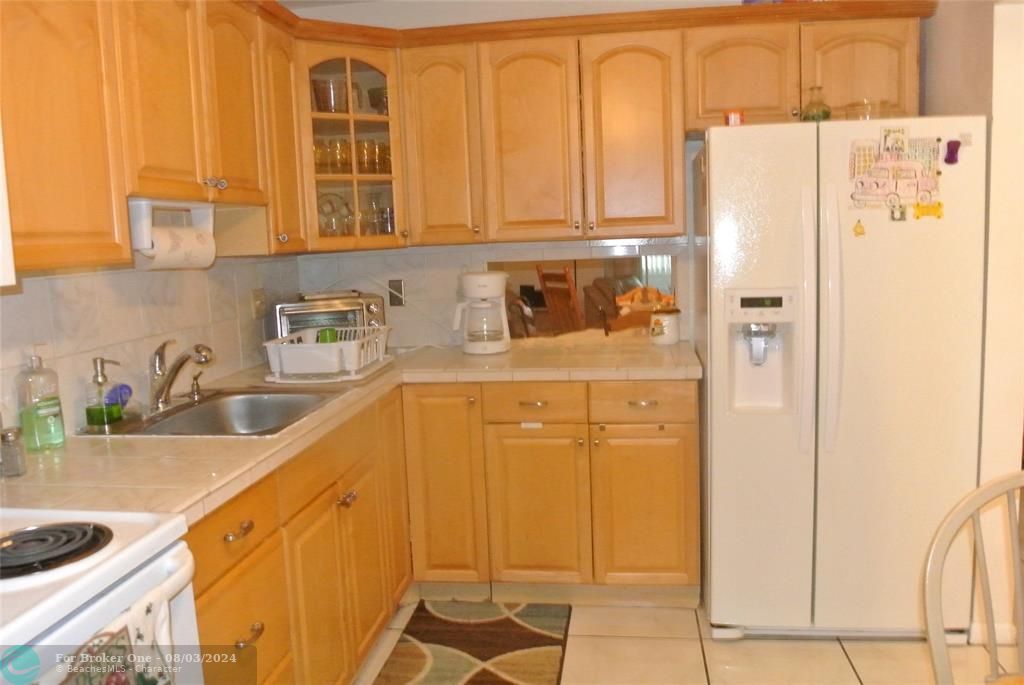 For Sale: $125,000 (2 beds, 2 baths, 1021 Square Feet)