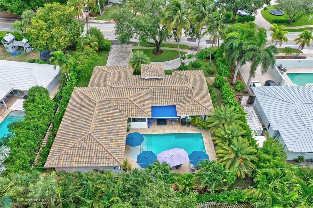 En Venta: $1,975,000 (4 camas, 3 baños, 2399 Pies cuadrados)