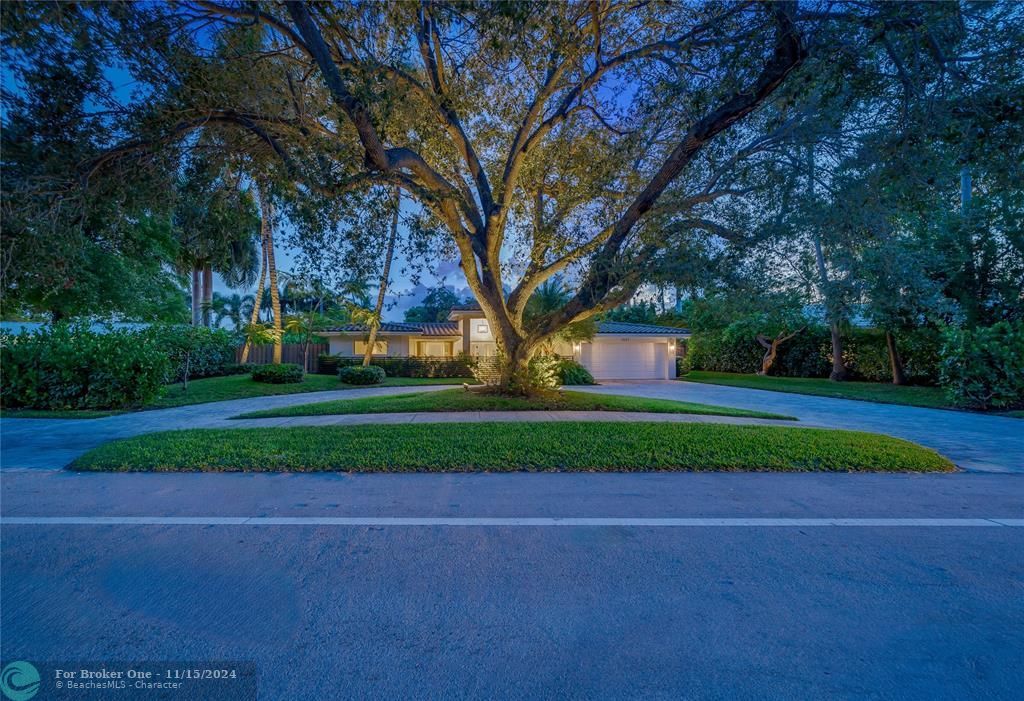 For Sale: $1,975,000 (4 beds, 3 baths, 2399 Square Feet)