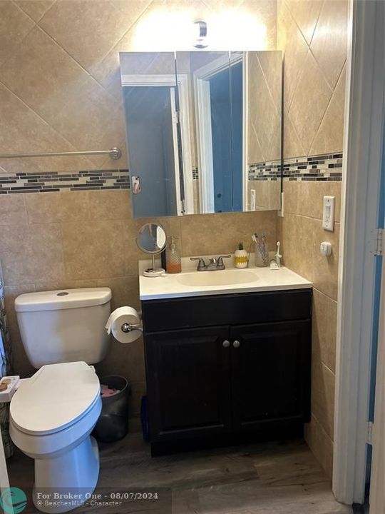 For Rent: $2,350 (2 beds, 1 baths, 1250 Square Feet)