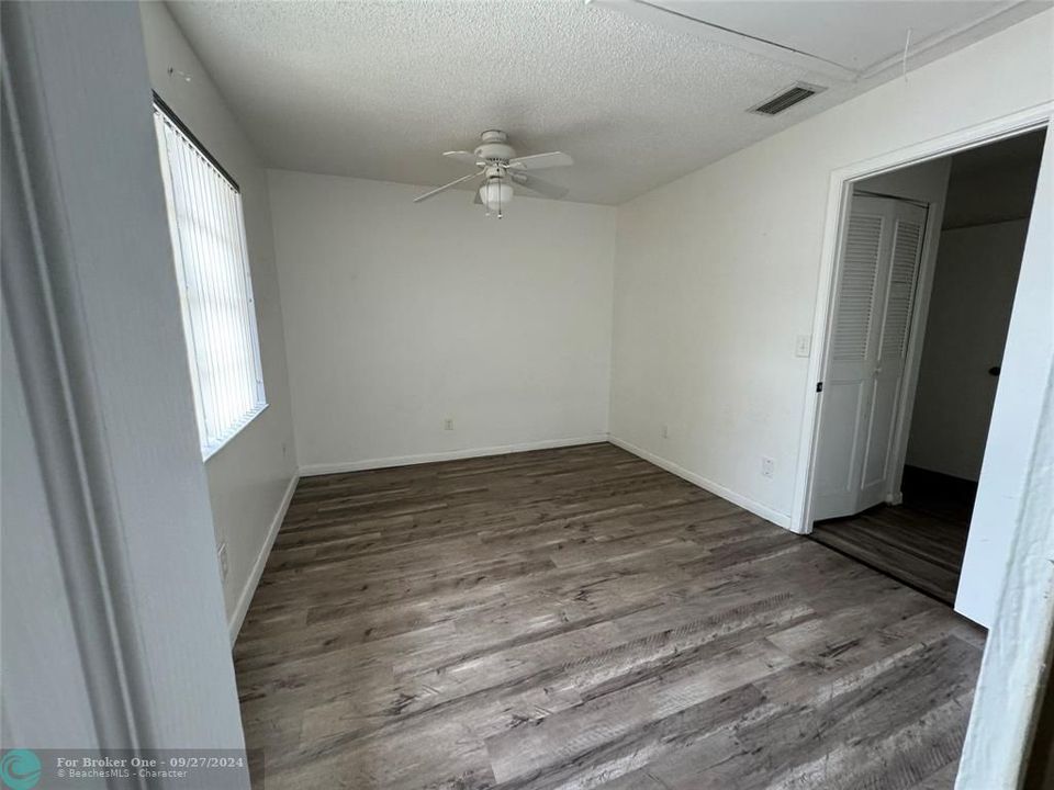 For Rent: $2,350 (2 beds, 1 baths, 1250 Square Feet)