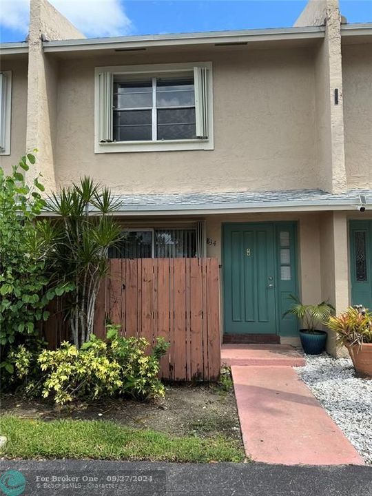 For Rent: $2,350 (2 beds, 1 baths, 1250 Square Feet)