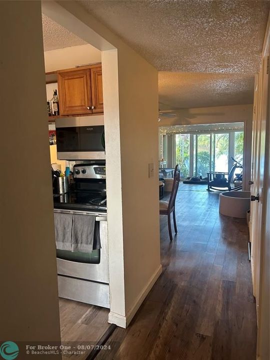 For Rent: $2,350 (2 beds, 1 baths, 1250 Square Feet)