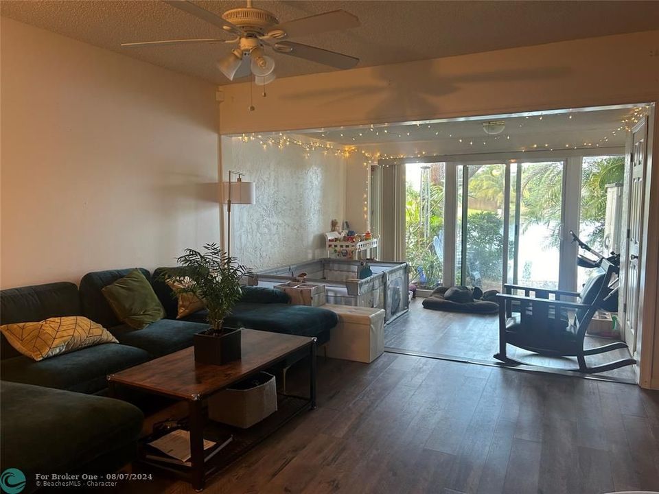 For Rent: $2,350 (2 beds, 1 baths, 1250 Square Feet)