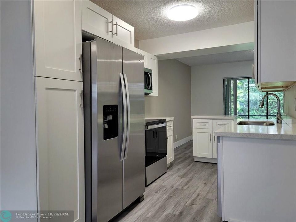 Active With Contract: $2,400 (2 beds, 2 baths, 1280 Square Feet)