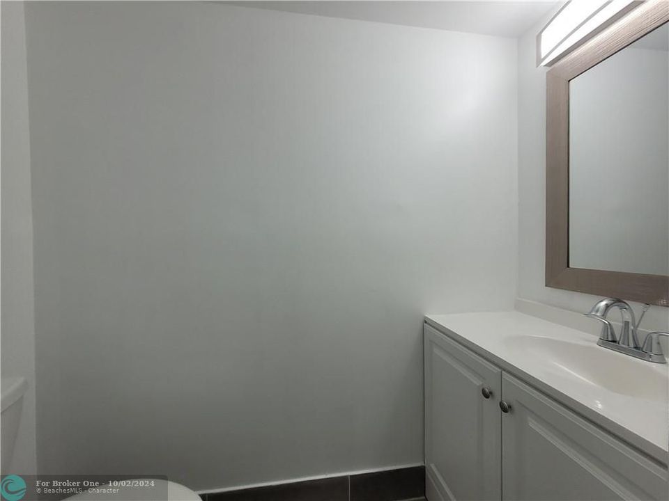 Active With Contract: $2,400 (2 beds, 2 baths, 1280 Square Feet)