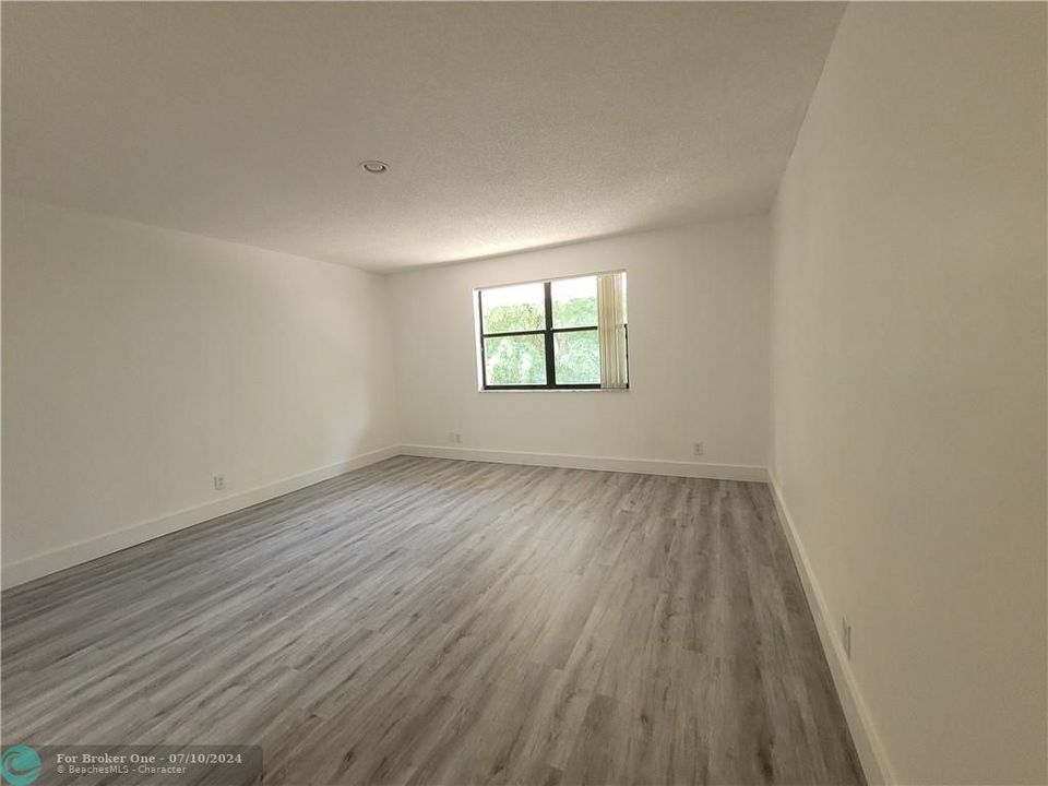 For Rent: $2,400 (2 beds, 2 baths, 1280 Square Feet)