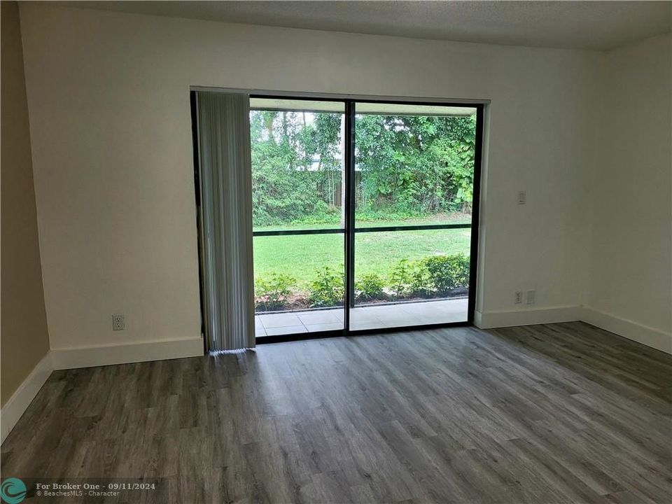 For Rent: $2,400 (2 beds, 2 baths, 1280 Square Feet)