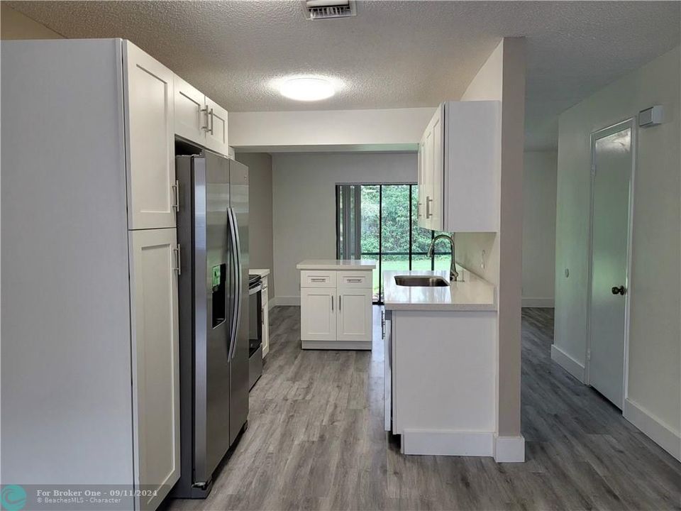 For Rent: $2,400 (2 beds, 2 baths, 1280 Square Feet)