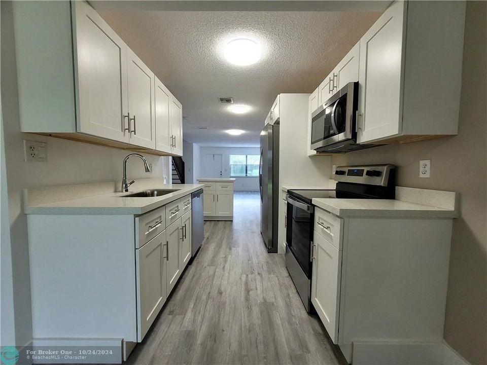 For Rent: $2,400 (2 beds, 2 baths, 1280 Square Feet)