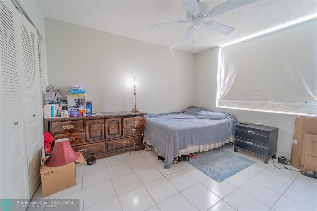 For Sale: $195,000 (2 beds, 2 baths, 1000 Square Feet)