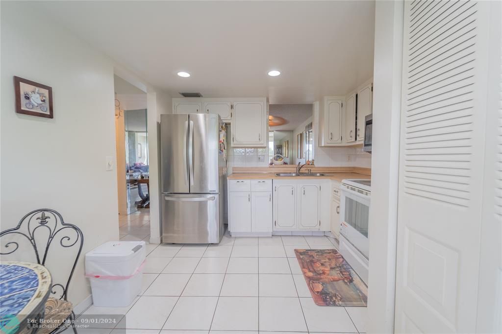 For Sale: $195,000 (2 beds, 2 baths, 1000 Square Feet)