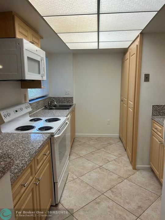 Recently Rented: $1,800 (1 beds, 1 baths, 708 Square Feet)