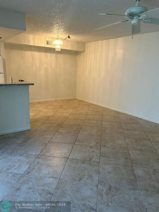 Recently Rented: $1,800 (1 beds, 1 baths, 708 Square Feet)