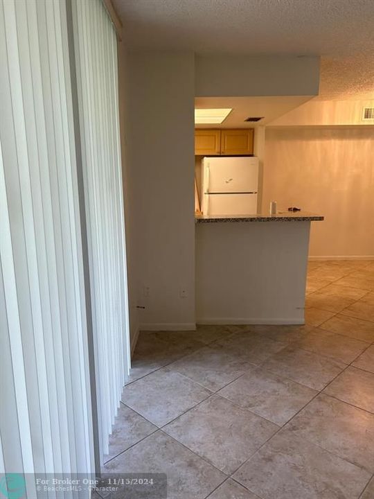 Recently Rented: $1,800 (1 beds, 1 baths, 708 Square Feet)