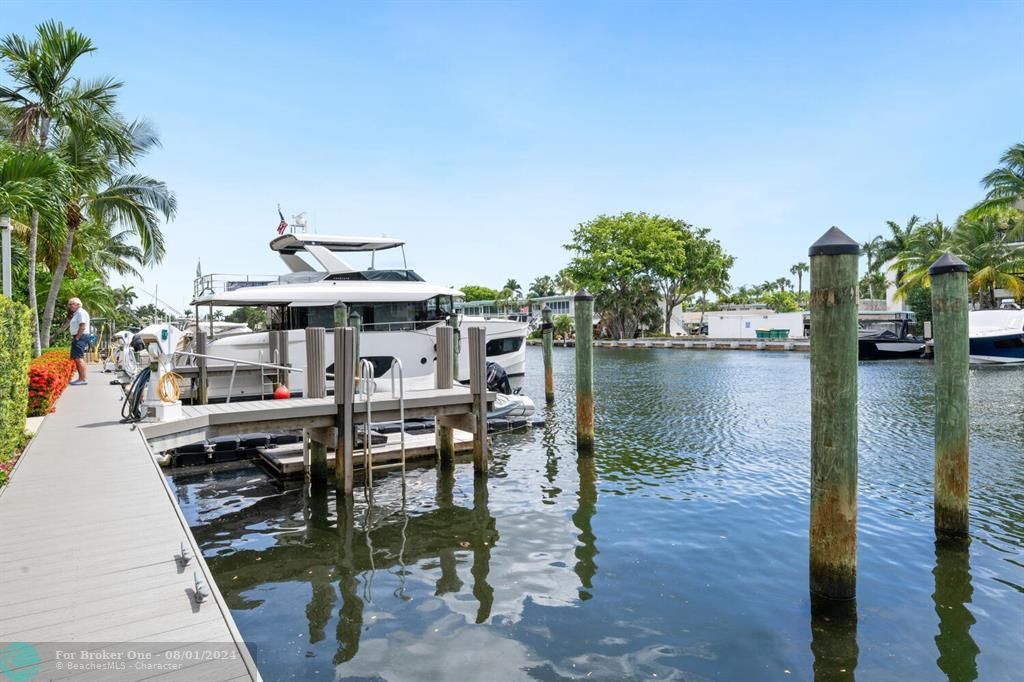 For Sale: $1,499,000 (3 beds, 3 baths, 2687 Square Feet)