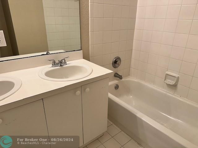 For Rent: $3,200 (3 beds, 2 baths, 1634 Square Feet)