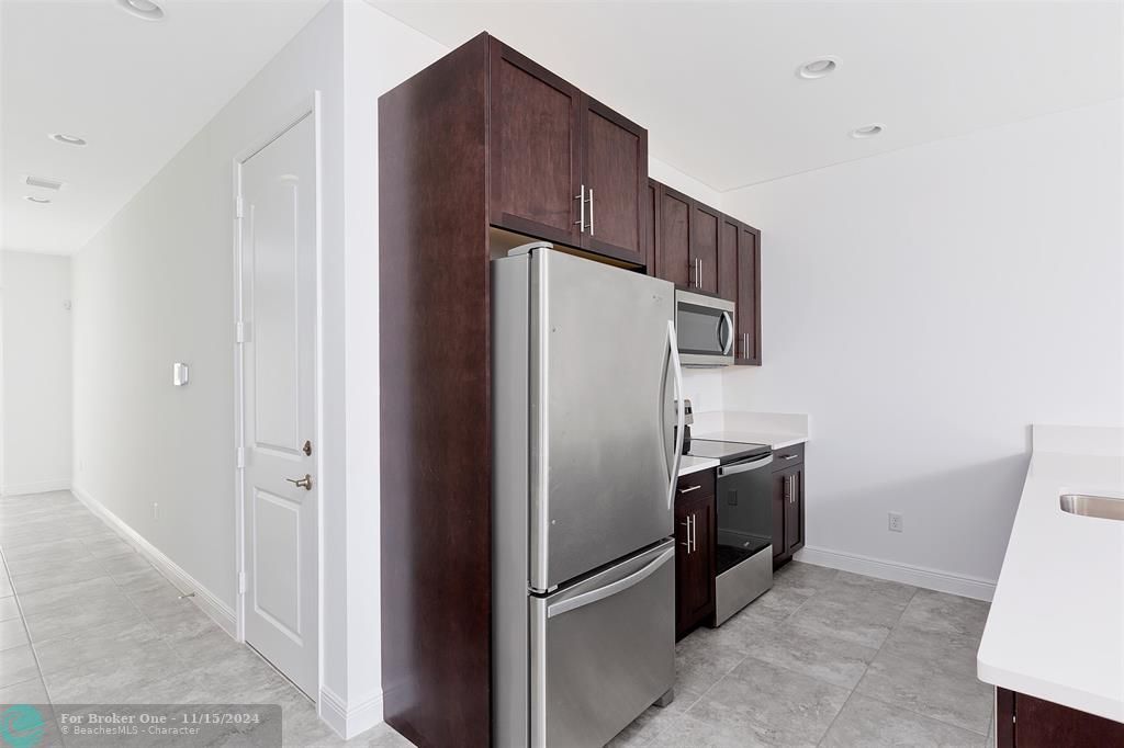 For Rent: $2,950 (3 beds, 2 baths, 1320 Square Feet)