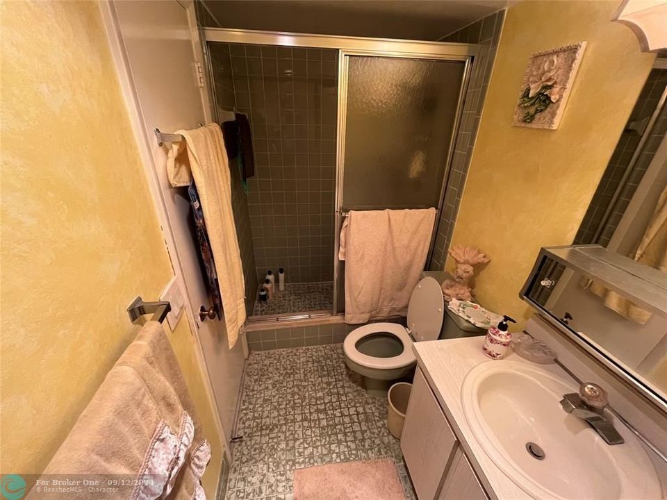 For Sale: $299,000 (2 beds, 2 baths, 1190 Square Feet)