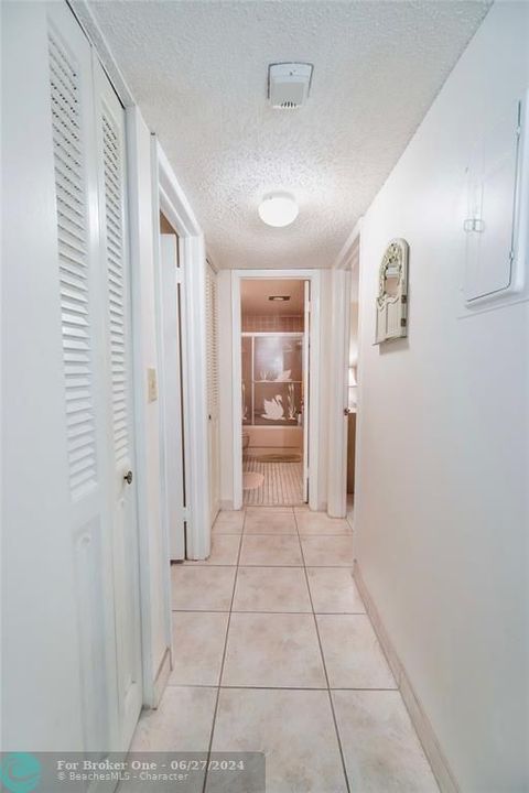 For Sale: $299,000 (2 beds, 2 baths, 1190 Square Feet)