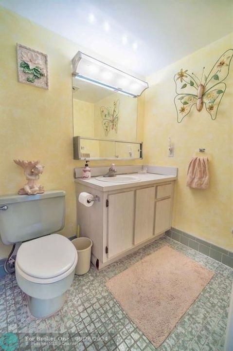 For Sale: $299,000 (2 beds, 2 baths, 1190 Square Feet)