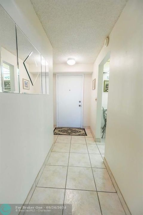 For Sale: $299,000 (2 beds, 2 baths, 1190 Square Feet)