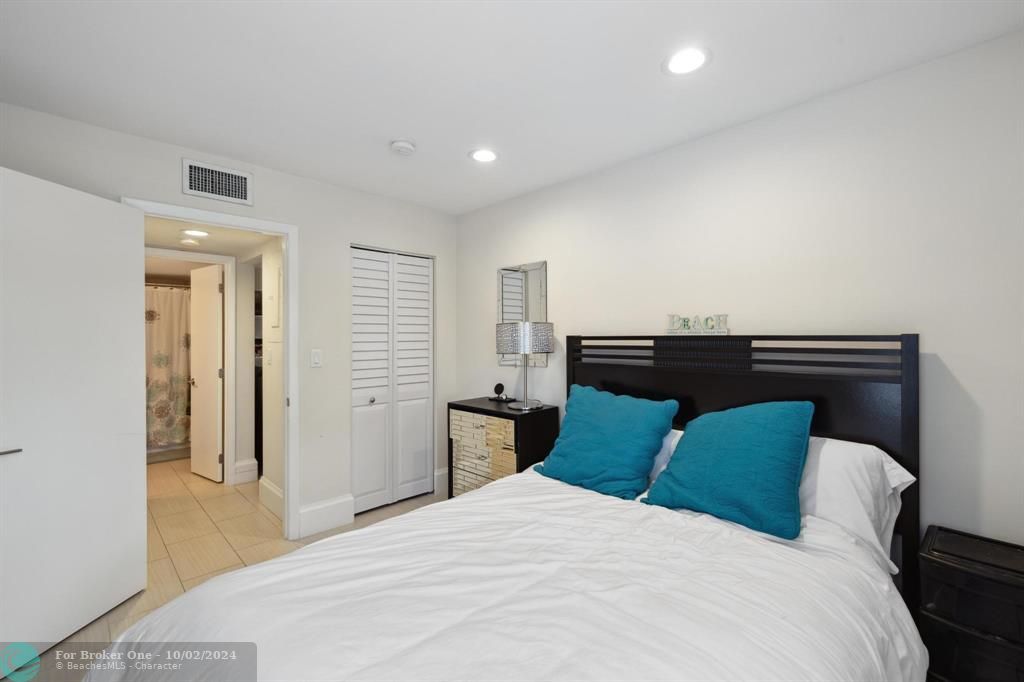 For Sale: $409,000 (2 beds, 2 baths, 1175 Square Feet)