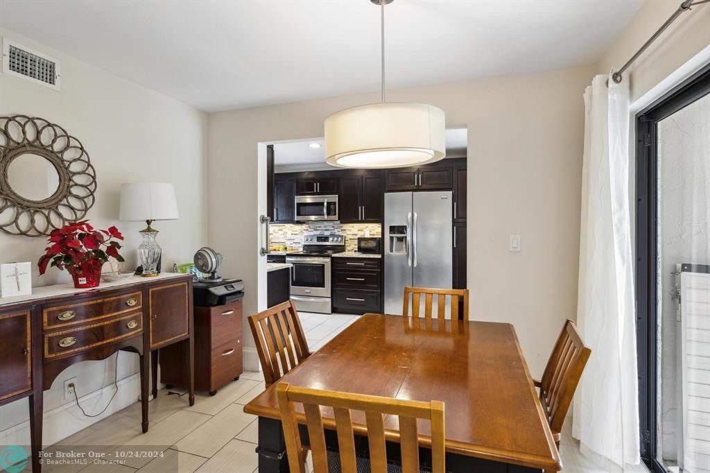 For Sale: $409,000 (2 beds, 2 baths, 1175 Square Feet)