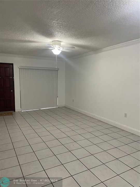 Active With Contract: $2,290 (2 beds, 2 baths, 917 Square Feet)