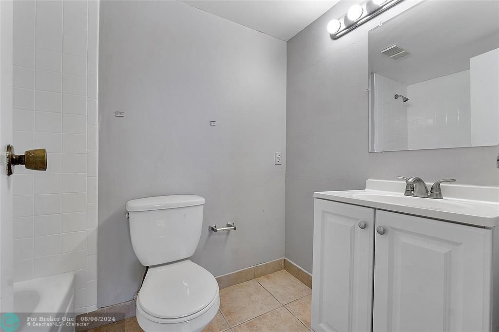 For Sale: $170,000 (2 beds, 2 baths, 1040 Square Feet)