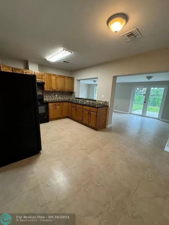 For Rent: $4,100 (4 beds, 2 baths, 2100 Square Feet)