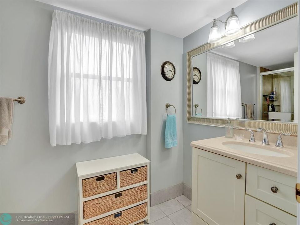 For Sale: $259,000 (2 beds, 2 baths, 1339 Square Feet)