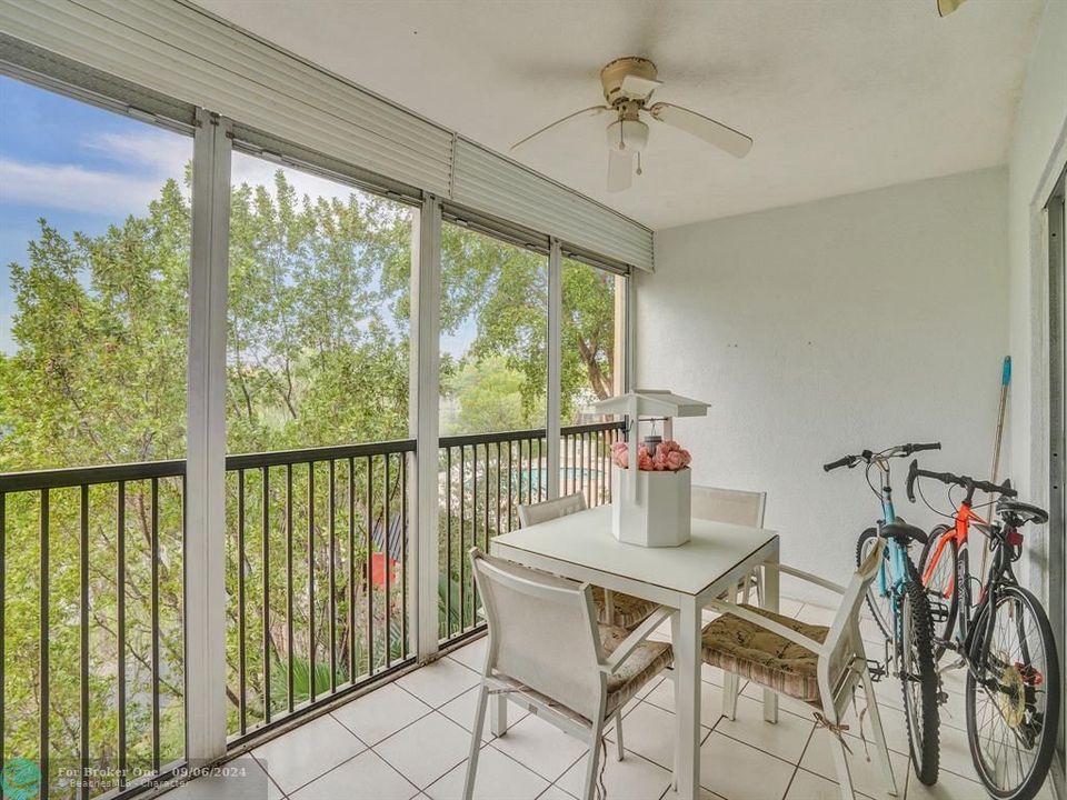 For Sale: $259,000 (2 beds, 2 baths, 1339 Square Feet)