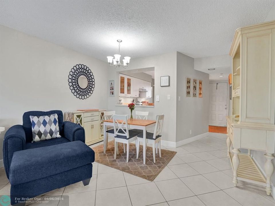 For Sale: $259,000 (2 beds, 2 baths, 1339 Square Feet)