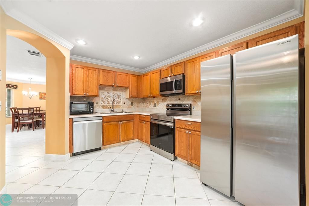 Active With Contract: $435,000 (3 beds, 2 baths, 1681 Square Feet)