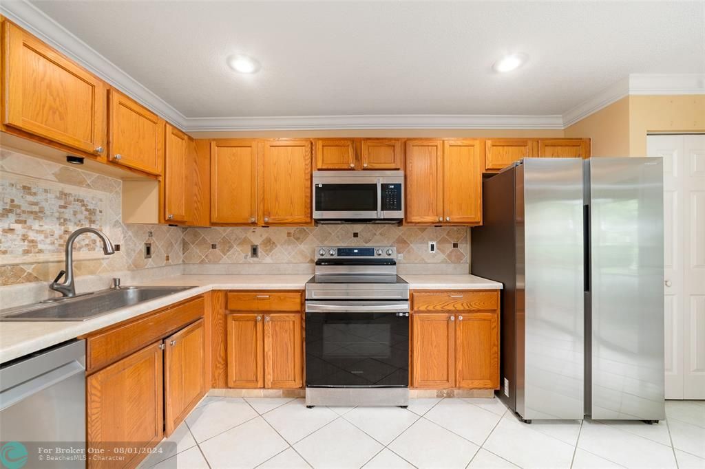 For Sale: $449,900 (3 beds, 2 baths, 1681 Square Feet)