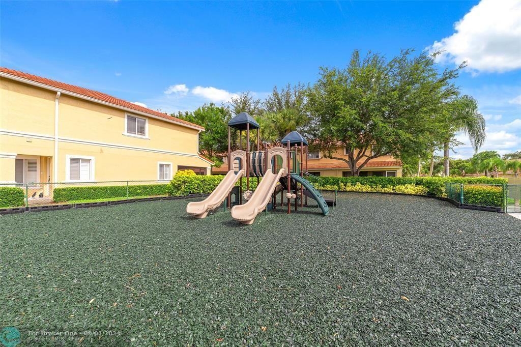 Active With Contract: $435,000 (3 beds, 2 baths, 1681 Square Feet)