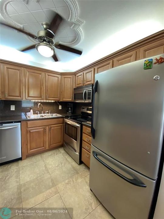 For Sale: $209,000 (2 beds, 1 baths, 915 Square Feet)